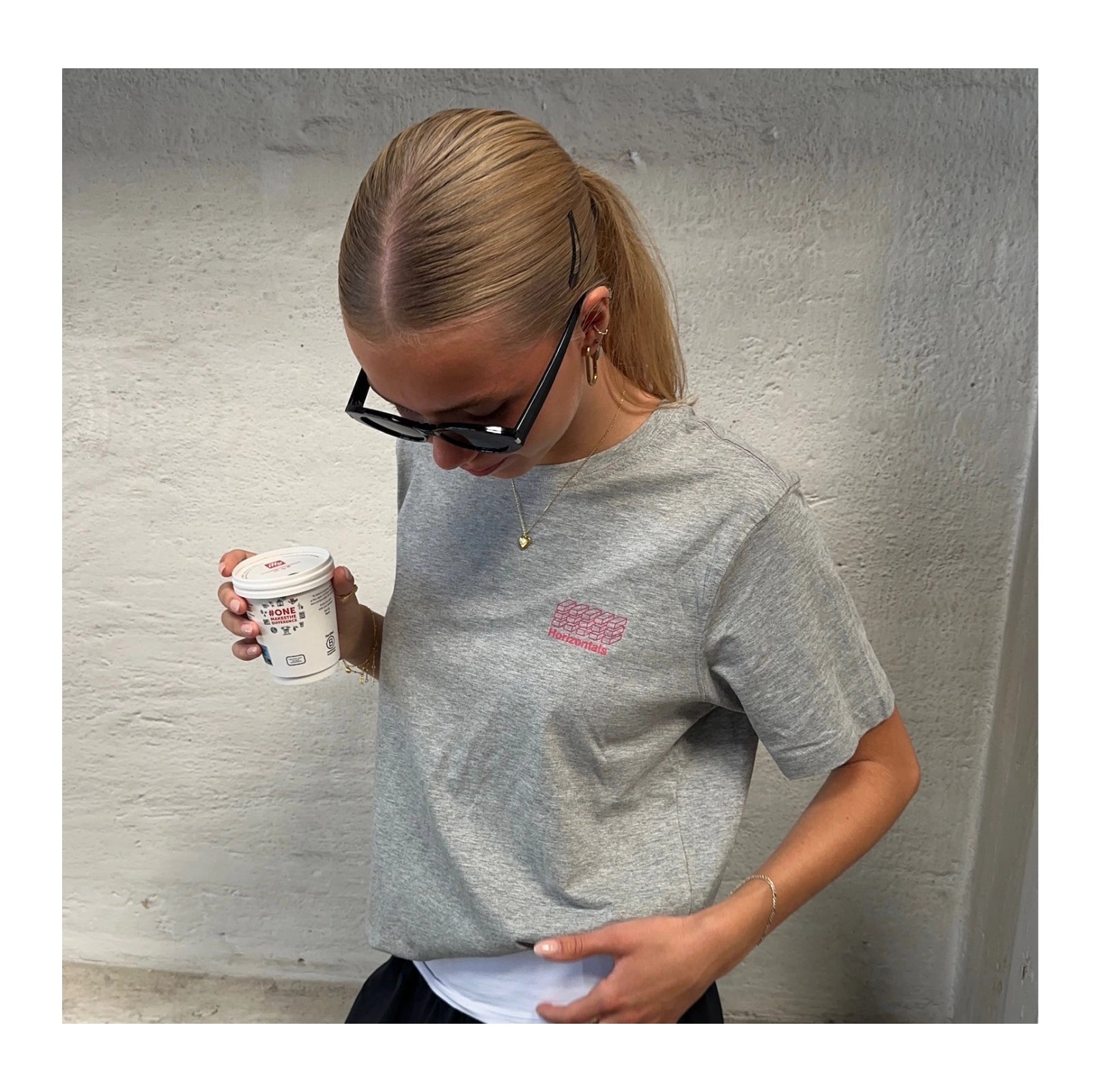 Grå T-shirt i Økologisk Bomuld | Stilren | Horizontals