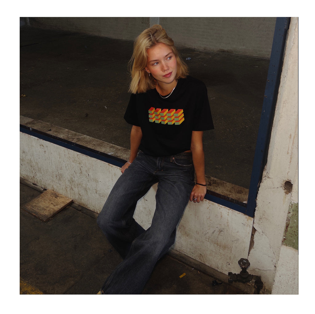 Sort T-shirt i Økologisk Bomuld | Grafisk | Dame og Herre