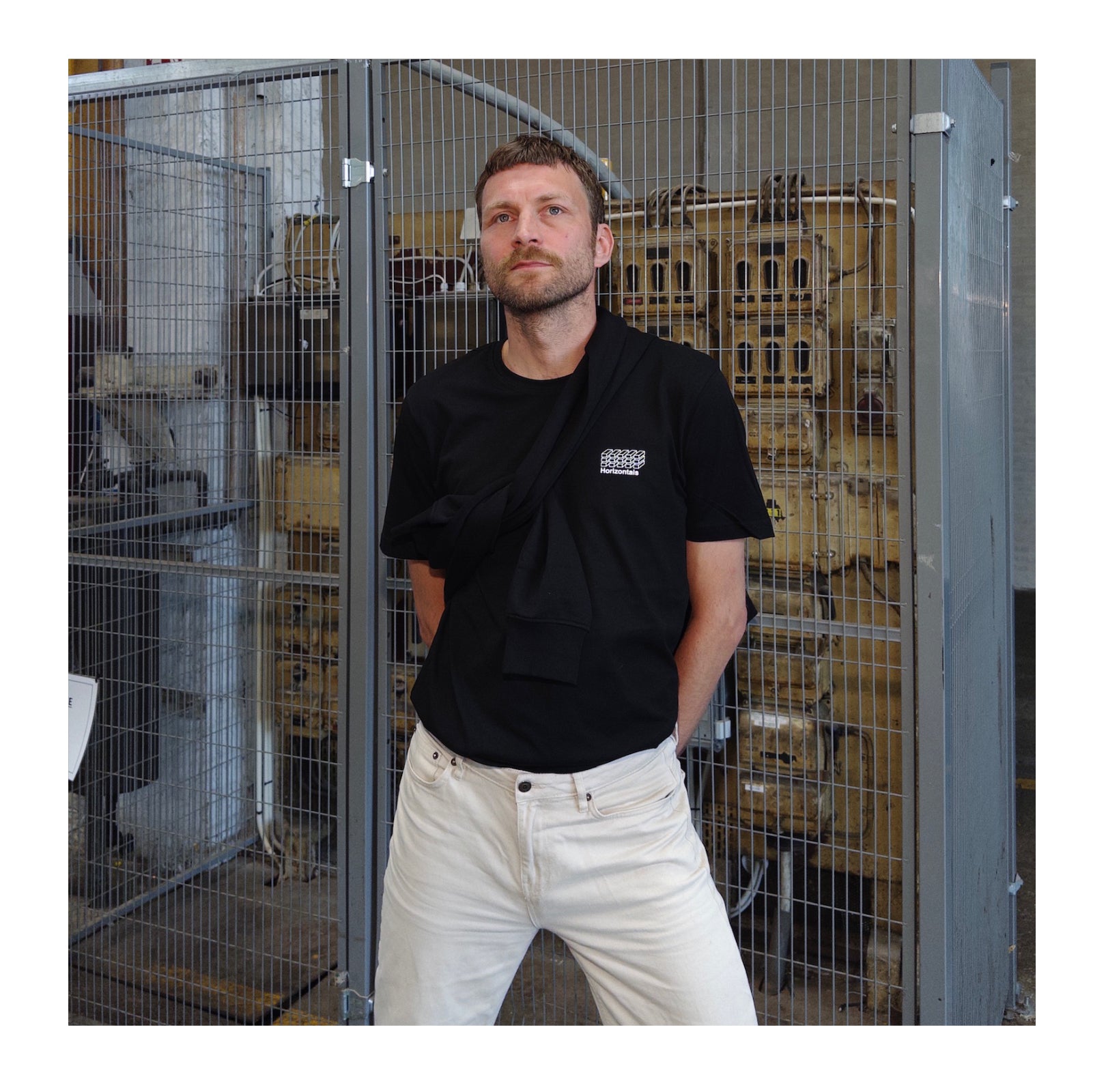 Sort T-shirt i Økologisk Bomuld | Stilren | Dame og Herre